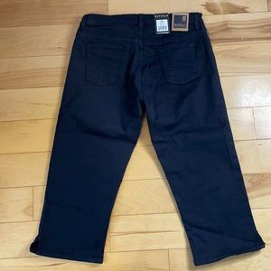 ▪️NWT Buffalo Capris in Black